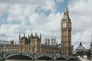 パケ死や圏外を完全にゼロにするイギリス長期滞在スマホ2台持ち鉄壁シム運用マニュアル